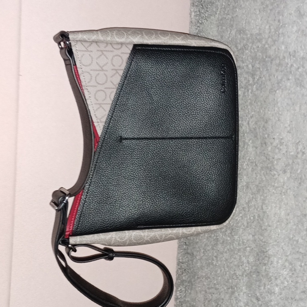 Calvi. Klein cross body.